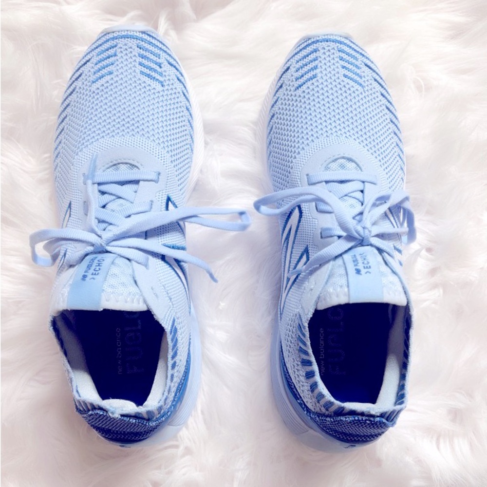 Women’s New Balance like New! Worn 3x indoor treadmill, ultra lightweight. 8 1/2
